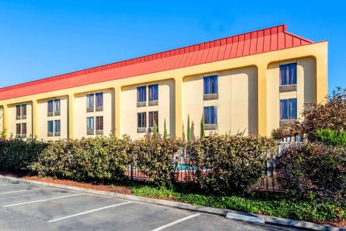 La Quinta Inn & Suites by Wyndham Oakland Airport