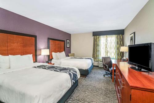 La Quinta Inn & Suites by Wyndham Knoxville North I-75