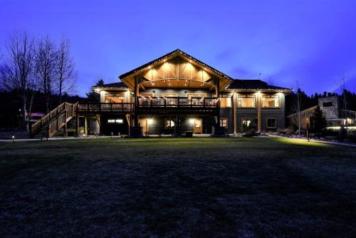Rainbow Ranch Lodge - Accommodation - Big Sky Canyon Village