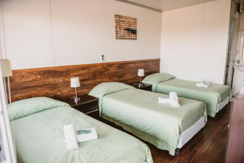 3 twin beds