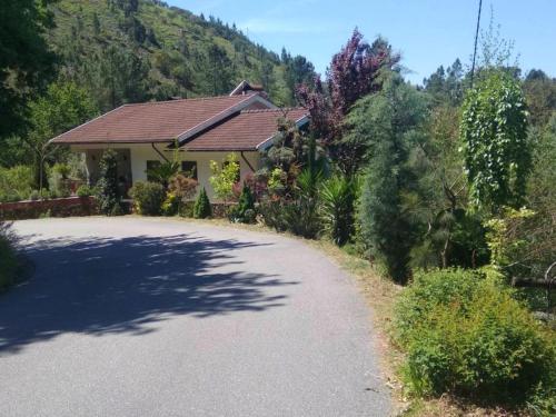 Spacious House in Ponte da Barca with Lake and Mountain View gîte à louer Lourido