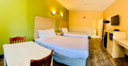 2 queen beds