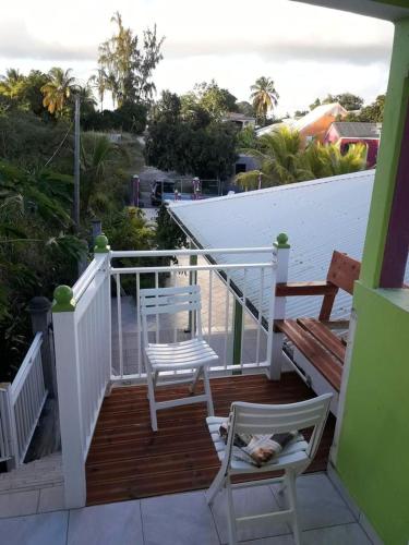 Balcony/terrace, Appartement d'une chambre avec piscine partagee jardin clos et wifi a Sainte Anne a 6 km de la plage in Berard
