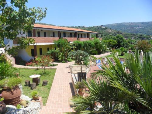  2 bedrooms appartement at Santa Maria 600 m away from the beach with shared pool furnished garden and wifi in Santa Maria