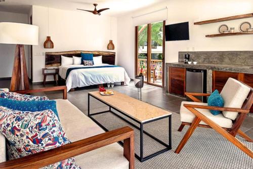 255015183 Ysuri Sayulita - Beachfront Hotel