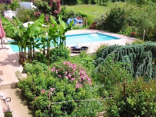 Property with 2 bedrooms in Saint Etienne de Maurs with shared pool enclosed garden and WiFi 50 km from the slopes gîte à louer Montmurat