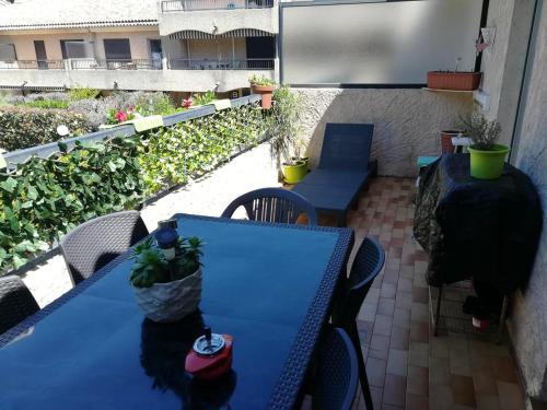Appartement de 2 chambres avec terrasse amenagee et wifi a Saint Raphael a 3 km de la plage