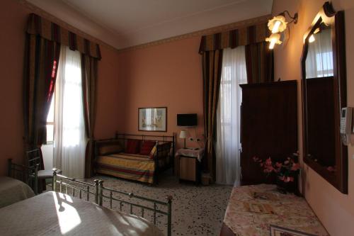 Hotel Posta, Syracuse (photo 2)