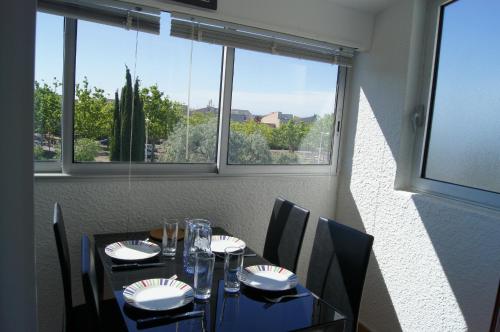 View, Lara 3 - T2 Loggia Piscine 2 lits doubles Parking Pres du centre-port et ile Loisirs near A la Table de Geraldine