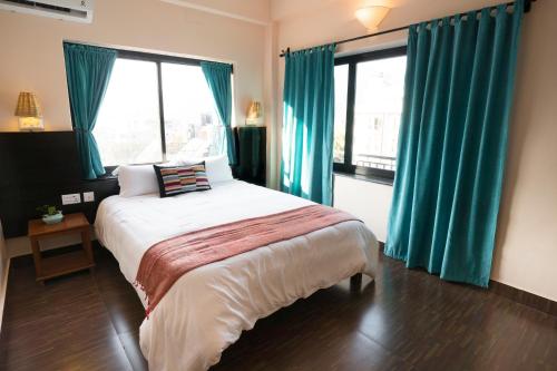 room detail thumbnail 0