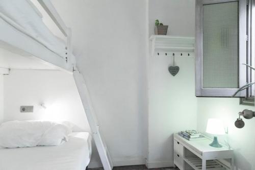 Double Room with Shared Bathroom image 3