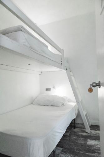 Double Room with Shared Bathroom image 4