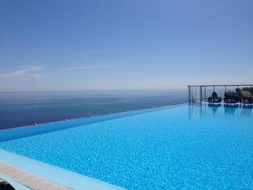 Viangella - Dramatic sea view! Top floor 2km to Monaco