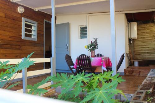 Maison d'une chambre avec vue sur la mer jardin clos et wifi a Petite Ile a 2 km de la plage - Location saisonnière - Petite-Île