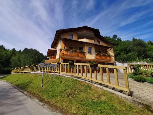 Farm Stay Peternelj - Hotel - Ilirska Bistrica