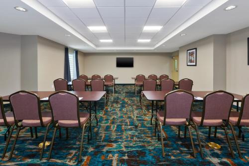 Candlewood Suites Louisville - NE Downtown Area By IHG - 회의실/연회장