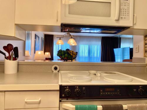 Holiday Surf and Racquet Club 403 condo - image 3