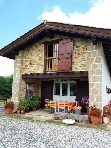 Maison de 3 chambres avec terrasse amenagee et wifi a Itxassou gîte à louer Itxassou
