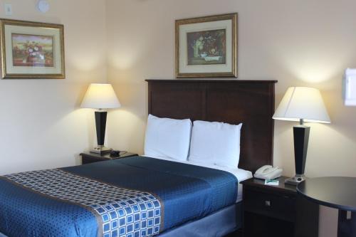 Carom Inn a Travelodge by Wyndham Denham Springs-Baton Rouge