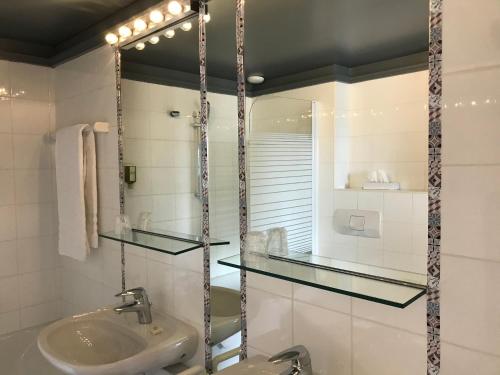 L'Hôtel by Hostellerie du Château - image 12