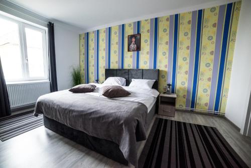 Deluxe Double or Twin Room image 6