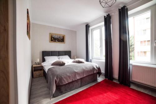 Deluxe Double or Twin Room image 2