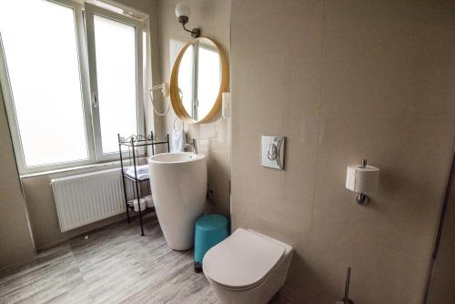 Deluxe Double or Twin Room image 4