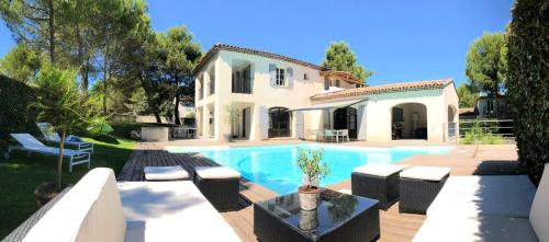 Villa de 5 chambres a Mallemort avec piscine privee jardin clos et WiFi gîte à louer Brame-Jean