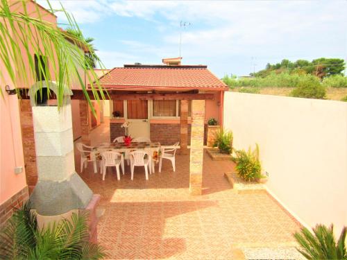 2 bedrooms house at Torre San Giovanni 700 m away from the beach with enclosed garden and wifi