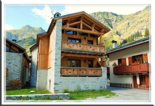 Chalet de 9 chambres avec balcon amenage et wifi a Champagny en Vanoise a 5 km des pistes gîte à louer La Chiserette