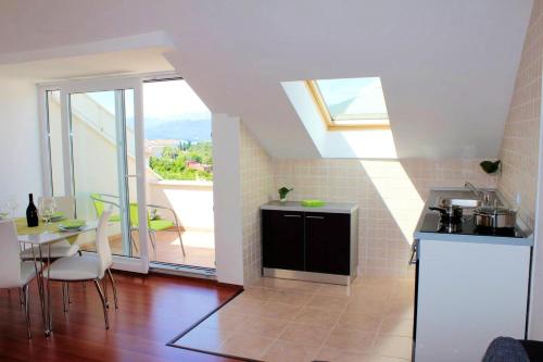 One bedroom appartement at Dubrovnik 600 m away from the beach with sea view furnished balcony and wifi