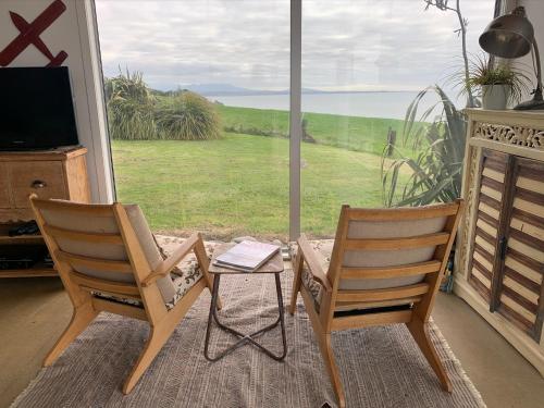 180° seaviews, superior coastal cottage