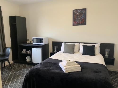 Queens Arms Hotel in Longford