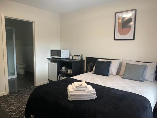 Queens Arms Hotel in Longford