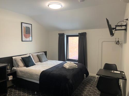 Queens Arms Hotel in Longford