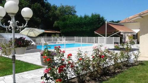 Maison de charme a Begadan avec piscine partagee