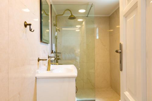 Pinelopi Beach Suites