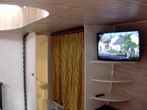 Boat For Guest - image 9