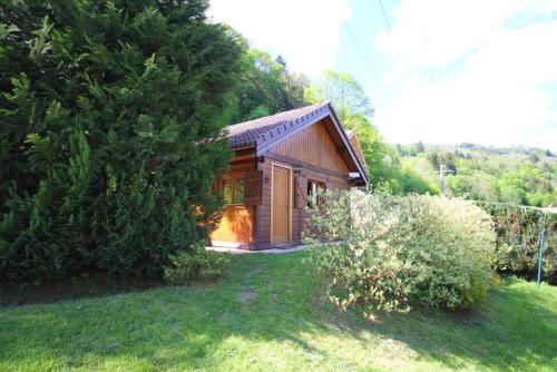 Chalet with one bedroom in Cornimont with wonderful mountain view and enclosed garden 12 km from the slopes gîte à louer Cornimont