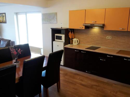 設施, APARTMAN SLAVKOV home & parking in 羅瓦萊斯那