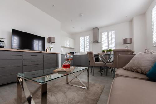 Modern Stylish Central Bedford Apartment By Comfy Workers, , Bedfordshire