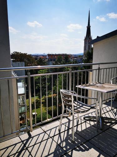 Deluxe Studio with Terrace image 5