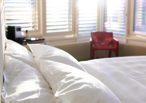 2 twin beds