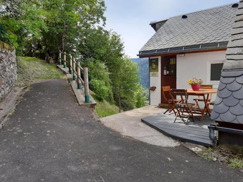 Maison avec 2 chambres est un Gîte Brugière et maison une chambre est une chambre d'hôtes