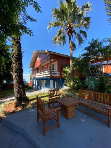 2 bedrooms, 4 beds