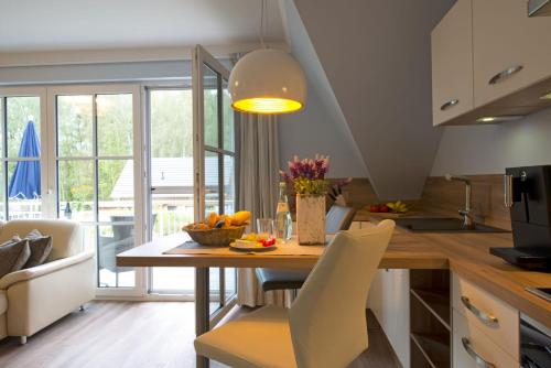 Facilities, Lavendelblume - 4 Sterne - inklusive eigener BikeBox mit Strom, Waschepaket, Power WLAN, Parkplatz,  in Zingst