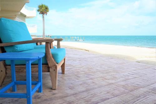 Glunz Ocean Beach Hotel and Resort in Marathon, USA