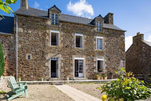 . Maison de vacances en pierre entre terre et mer