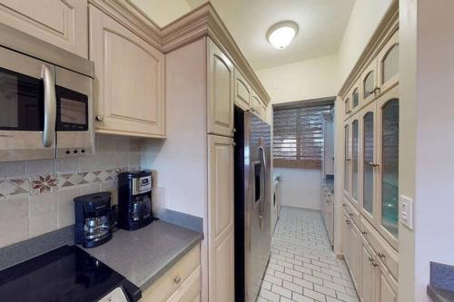 Crescent Cove 96 in Humacao