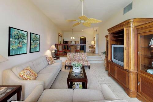 Crescent Cove 96 in Humacao